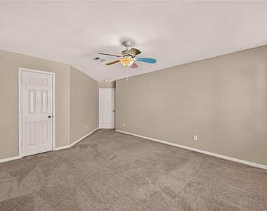 611 Blue Oasis Court - Photo Thumbnail 31
