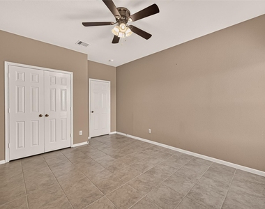 611 Blue Oasis Court - Photo Thumbnail 25