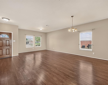 611 Blue Oasis Court - Photo Thumbnail 9