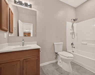 611 Blue Oasis Court - Photo Thumbnail 23