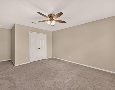 611 Blue Oasis Court - Photo Thumbnail 27