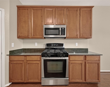 611 Blue Oasis Court - Photo Thumbnail 19