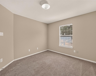 611 Blue Oasis Court - Photo Thumbnail 35