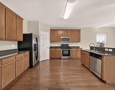 611 Blue Oasis Court - Photo Thumbnail 16