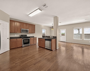 611 Blue Oasis Court - Photo Thumbnail 15