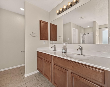 611 Blue Oasis Court - Photo Thumbnail 40