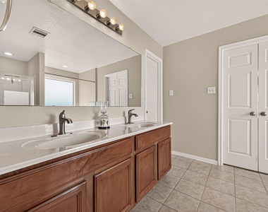 611 Blue Oasis Court - Photo Thumbnail 42