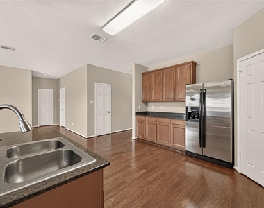 611 Blue Oasis Court - Photo Thumbnail 20