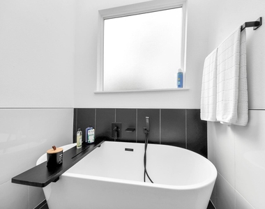830 E 40th Street - Photo Thumbnail 41