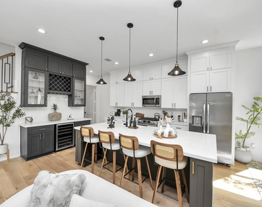 830 E 40th Street - Photo Thumbnail 13