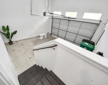 830 E 40th Street - Photo Thumbnail 43