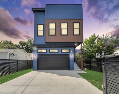 830 E 40th Street - Photo Thumbnail 1