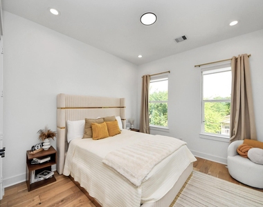 830 E 40th Street - Photo Thumbnail 29