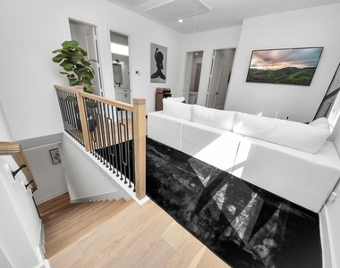 830 E 40th Street - Photo Thumbnail 23