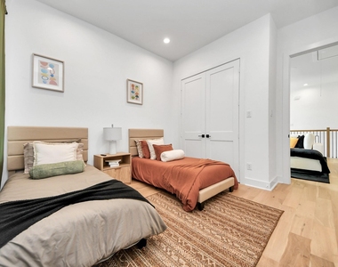 830 E 40th Street - Photo Thumbnail 31
