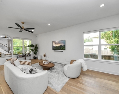 830 E 40th Street - Photo Thumbnail 6