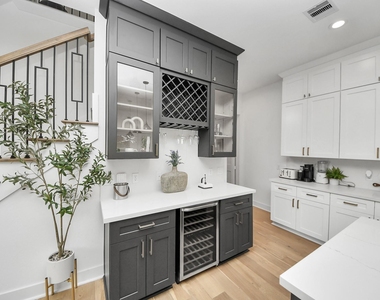 830 E 40th Street - Photo Thumbnail 18