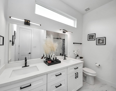 830 E 40th Street - Photo Thumbnail 28