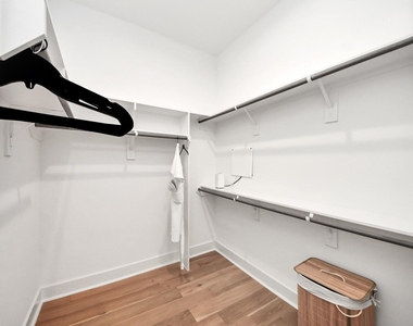 830 E 40th Street - Photo Thumbnail 36