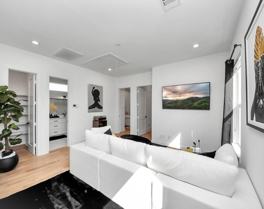 830 E 40th Street - Photo Thumbnail 24