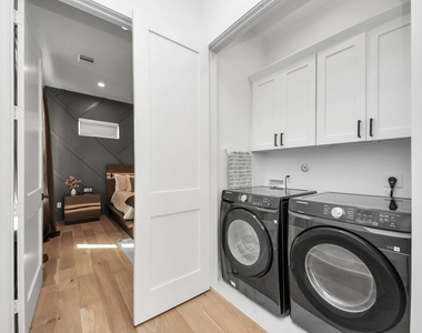 830 E 40th Street - Photo Thumbnail 38