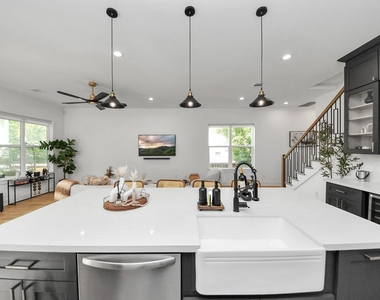 830 E 40th Street - Photo Thumbnail 21