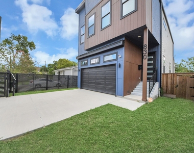 830 E 40th Street - Photo Thumbnail 2