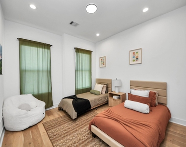 830 E 40th Street - Photo Thumbnail 30