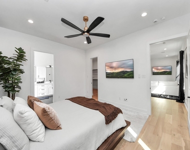 830 E 40th Street - Photo Thumbnail 33