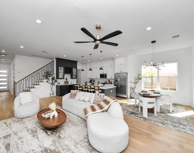 830 E 40th Street - Photo Thumbnail 17