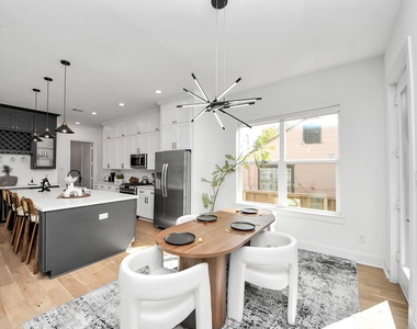 830 E 40th Street - Photo Thumbnail 10