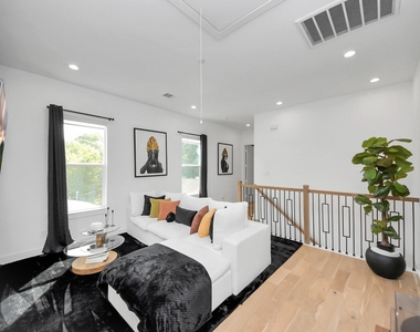 830 E 40th Street - Photo Thumbnail 26