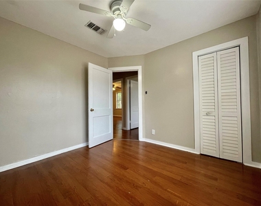718 E Wilkins Street - Photo Thumbnail 11