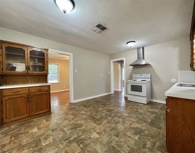 718 E Wilkins Street - Photo Thumbnail 12
