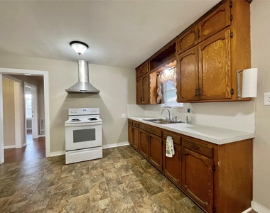 718 E Wilkins Street - Photo Thumbnail 4
