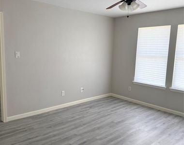 3851 Bridgebluff Lane - Photo Thumbnail 7