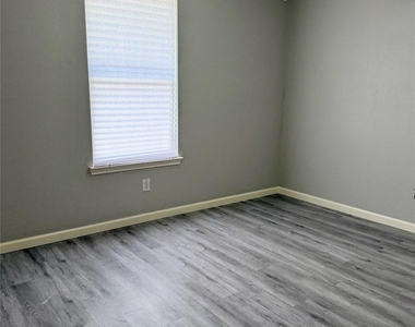 3851 Bridgebluff Lane - Photo Thumbnail 5