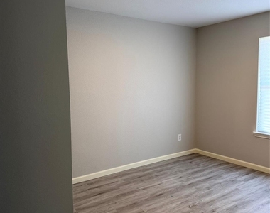 3851 Bridgebluff Lane - Photo Thumbnail 6