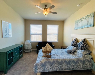 4715 Purple Fountain Drive - Photo Thumbnail 9