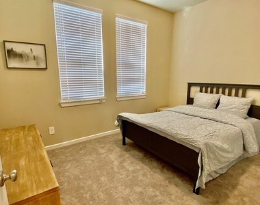 4715 Purple Fountain Drive - Photo Thumbnail 13