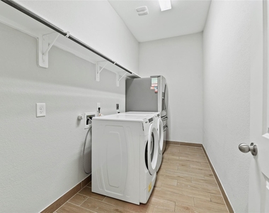 2411 Jitterbug Lane - Photo Thumbnail 23