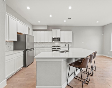 2411 Jitterbug Lane - Photo Thumbnail 6