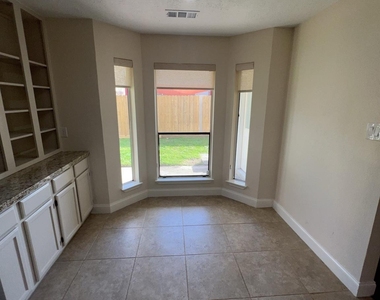 7402 Wood Bluff Boulevard - Photo Thumbnail 6