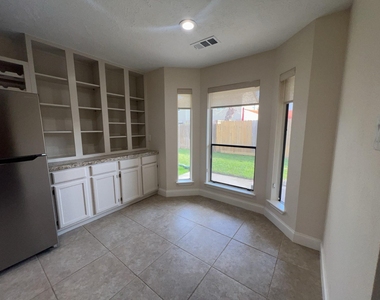 7402 Wood Bluff Boulevard - Photo Thumbnail 5