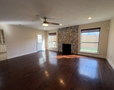 7402 Wood Bluff Boulevard - Photo Thumbnail 17