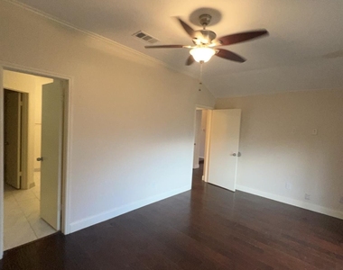 7402 Wood Bluff Boulevard - Photo Thumbnail 10