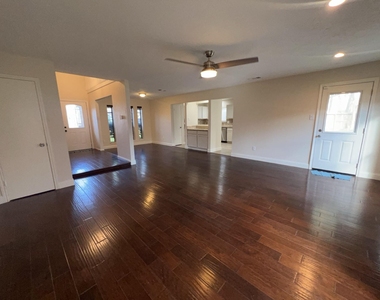 7402 Wood Bluff Boulevard - Photo Thumbnail 13