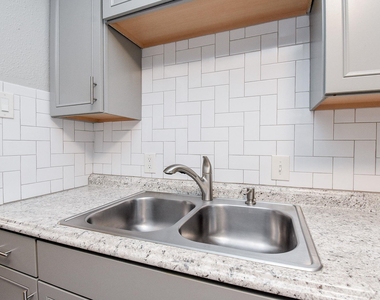 207 Granberry Street - Photo Thumbnail 14