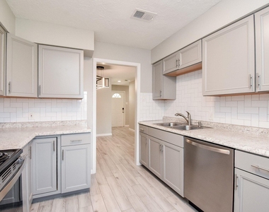 207 Granberry Street - Photo Thumbnail 12
