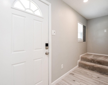 207 Granberry Street - Photo Thumbnail 5